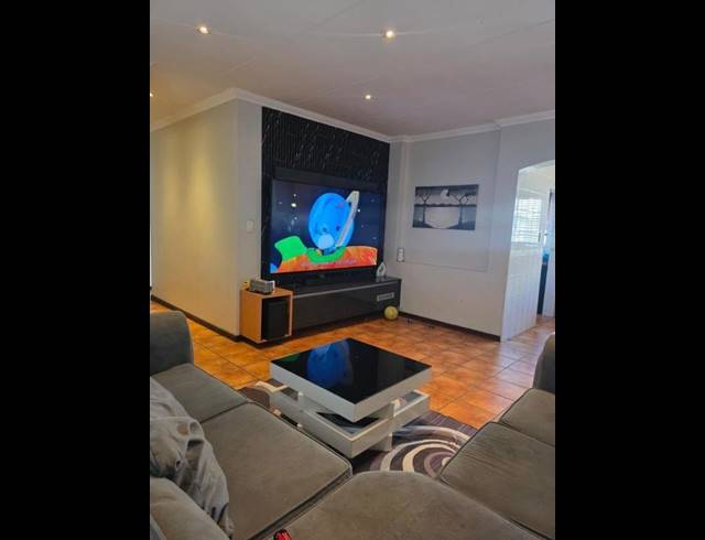 3 BEDROOM HOUSE FOR SALE IN MAGALIESKRUIN